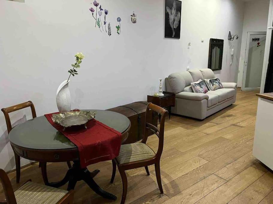 Parterre Piazza Liberta Apartamento *